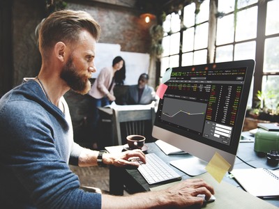 Giao dịch chứng khoán khối ngoại ngày 12/11: Tập trung bán cổ phiếu ngân hàng và chứng khoán